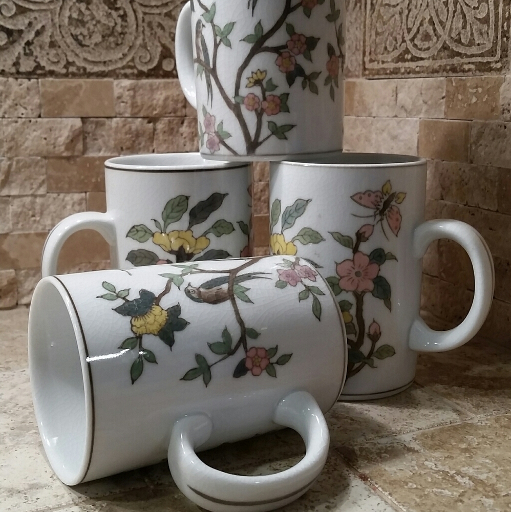 Hand-Painted Porcelain 4-bundle - Picture 2 of 7